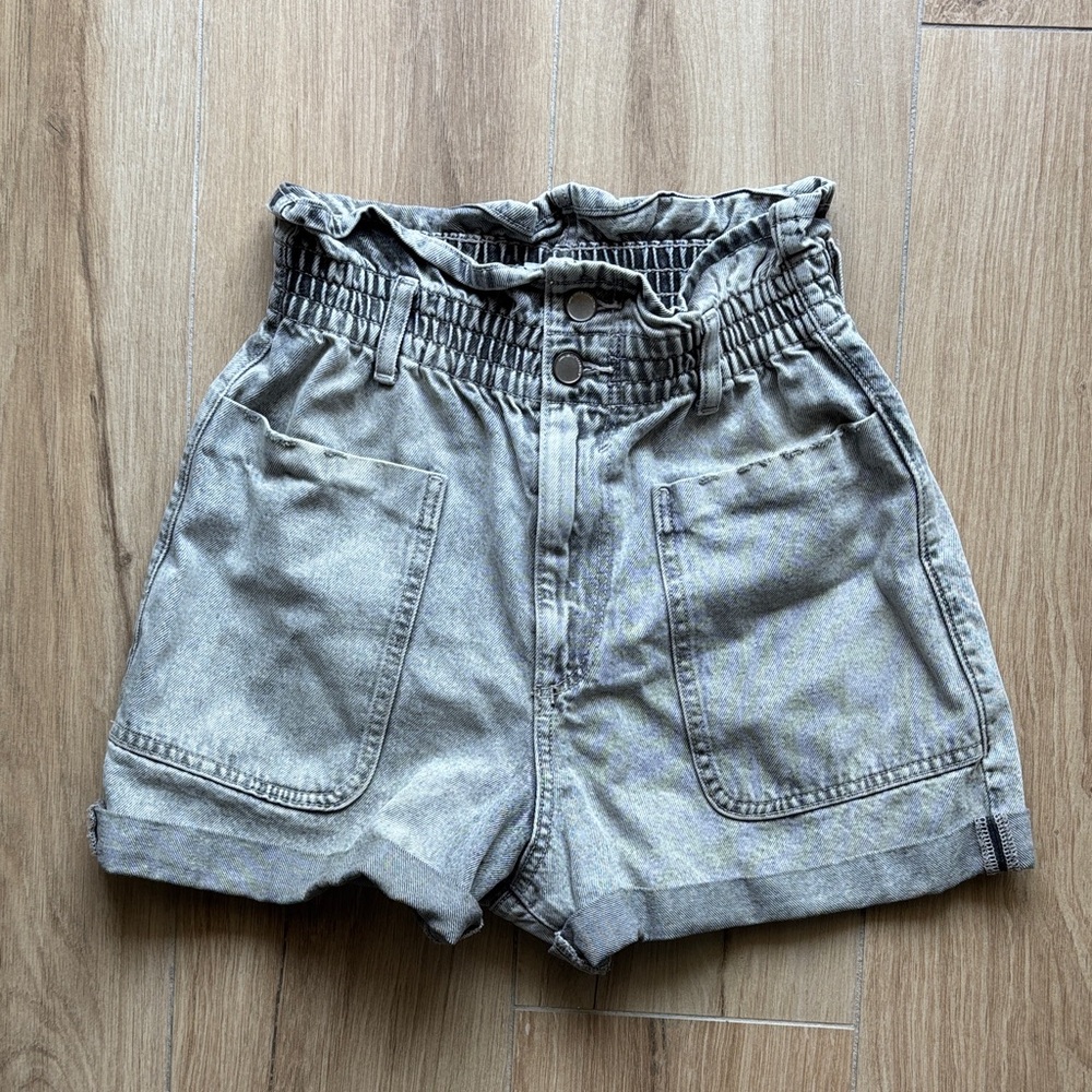 Zara Women’s Denim High-Waist Paperbag Shorts in Washed Gray